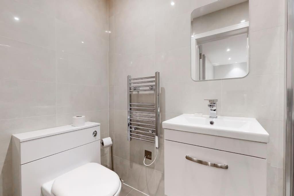 Stylish 2Bed Flat 10Min To Wimbledon Tennis Courts Londra Esterno foto